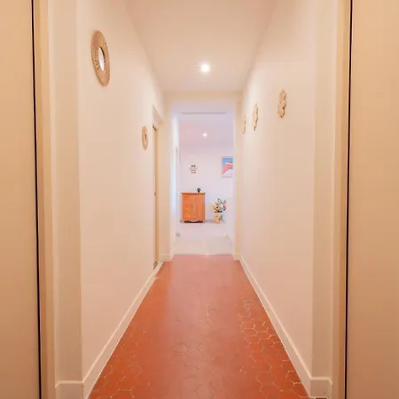 - Beautiful Bright - 10 Min Appartement